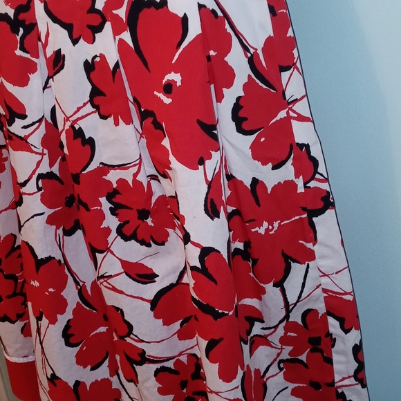Signature by Robbie Bee Skirt Size 6P White Red Black Floral Pleats Zipper - Picture 7 of 12